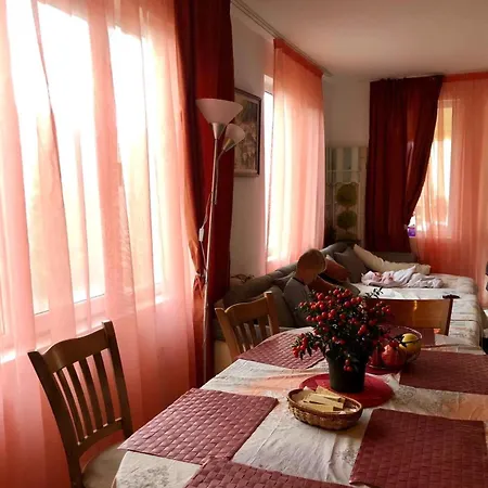 Nyaraló House In The Village In Bulgaria *